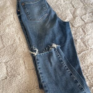 Judy Blue Frayed Hem Cropped Jeans